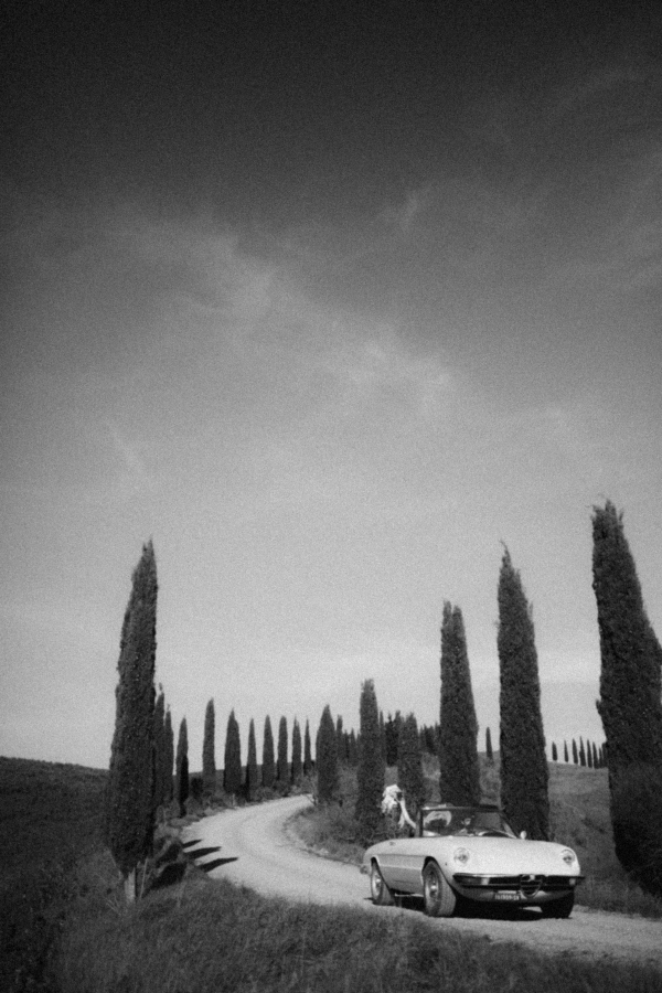 A Wedding Dream in Tuscany: Tranquil Majesty, Modern Attire, Fashionable Design, and Vibrant Captures