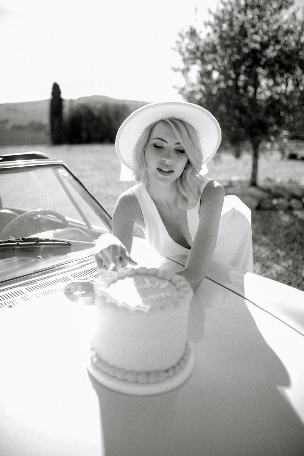 A Wedding Dream in Tuscany: Tranquil Majesty, Modern Attire, Fashionable Design, and Vibrant Captures