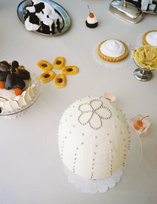 Chic Bangkok Wedding | Gorgeous Blueberry Wedding Cake