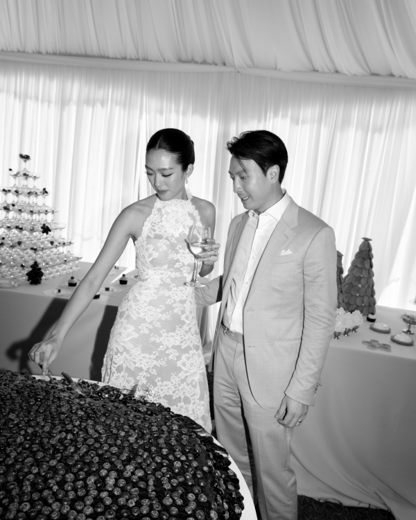Chic Bangkok Wedding | Gorgeous Blueberry Wedding Cake