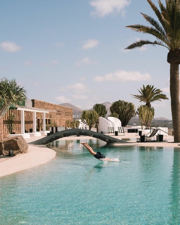 6 Apps to Help You Plan Your Perfect Honeymoon