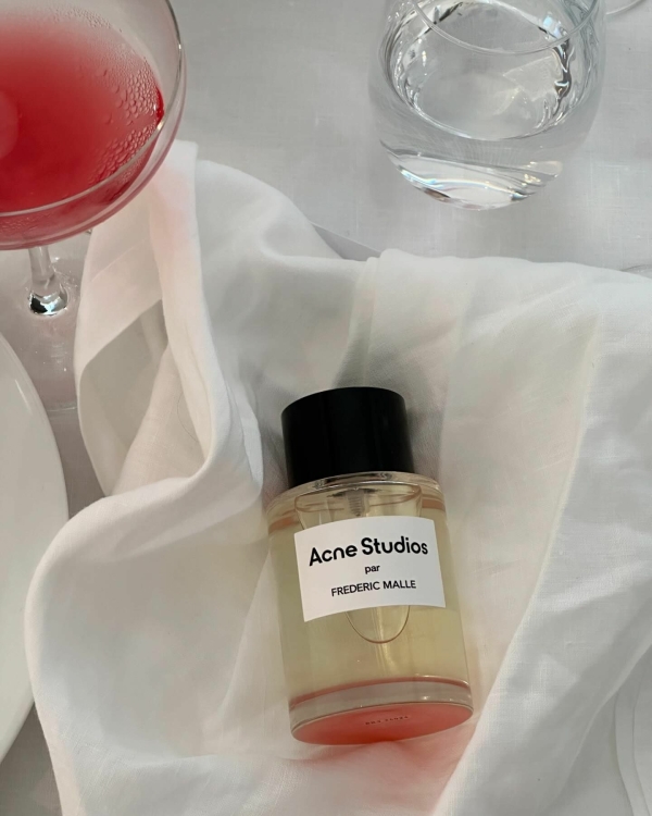 How to Pick Your Perfect Wedding Perfume