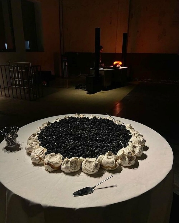 Trend: Oversized Wedding Desserts