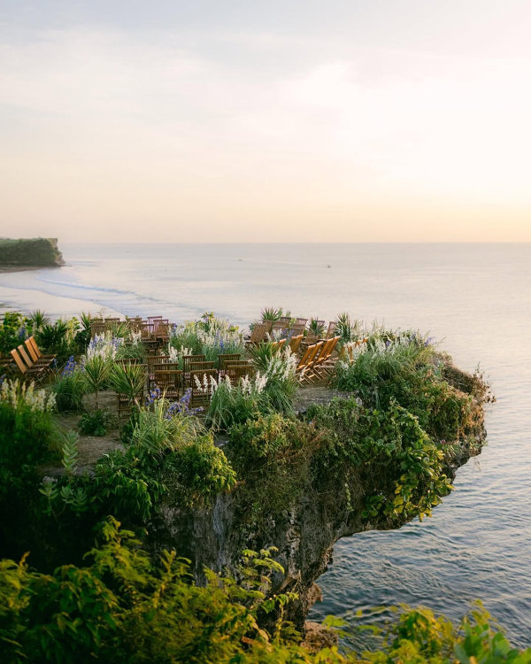 40 Creative Decor Ideas for a Tropical Wedding