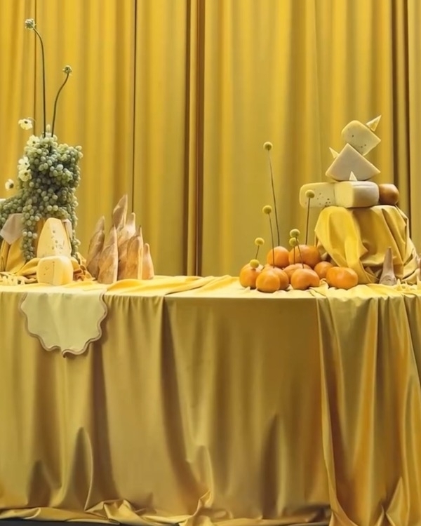 Trend: Colorful Tablecloths