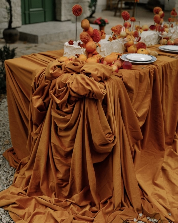 Trend: Colorful Tablecloths