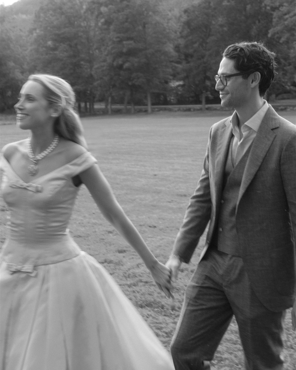 A Colorful & Relaxed Vintage Celebration in The Berkshires