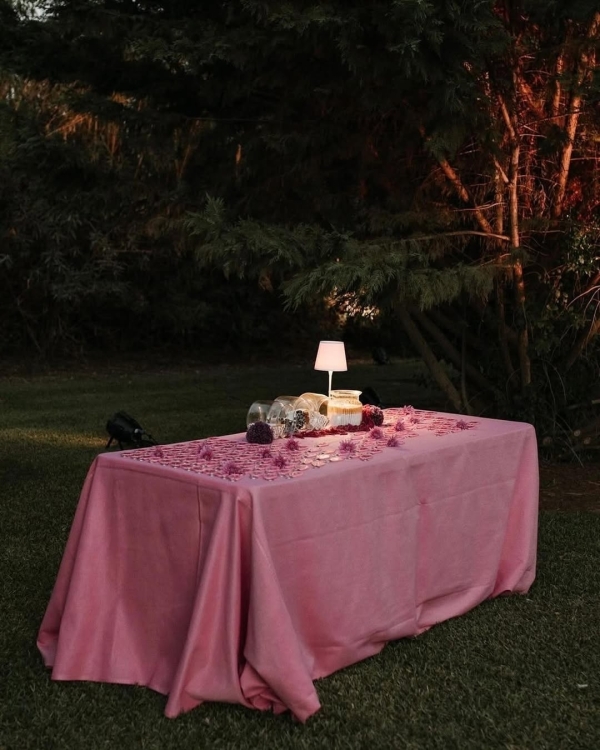 Trend: Colorful Tablecloths