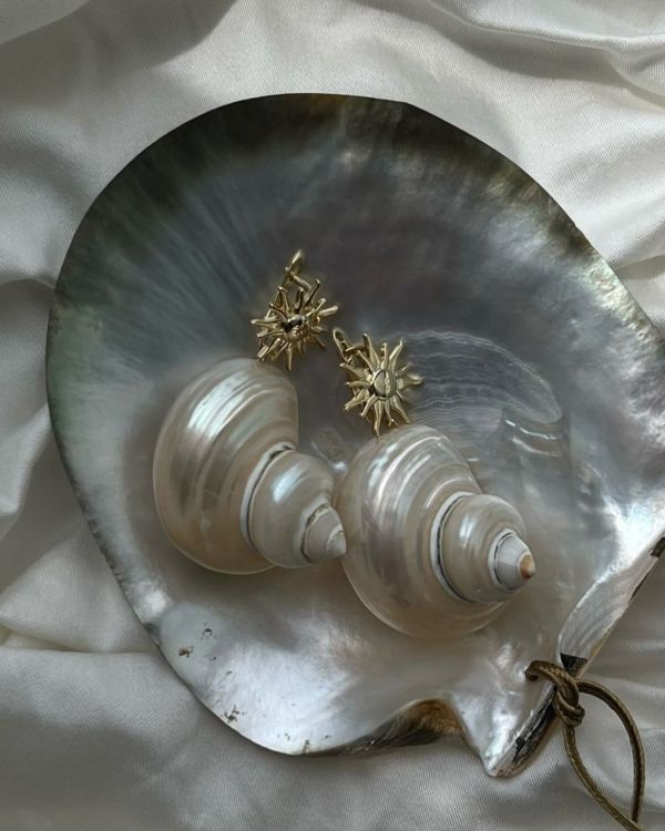 35 Ocean-Inspired Accessories to Complete Your Beach Bridal Look