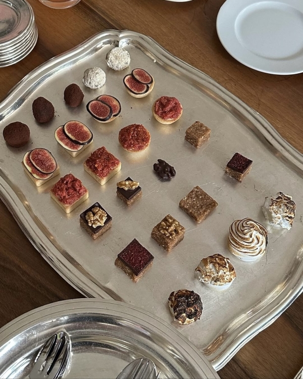 40 Irresistible Chocolate Brown Wedding Cakes and Desserts