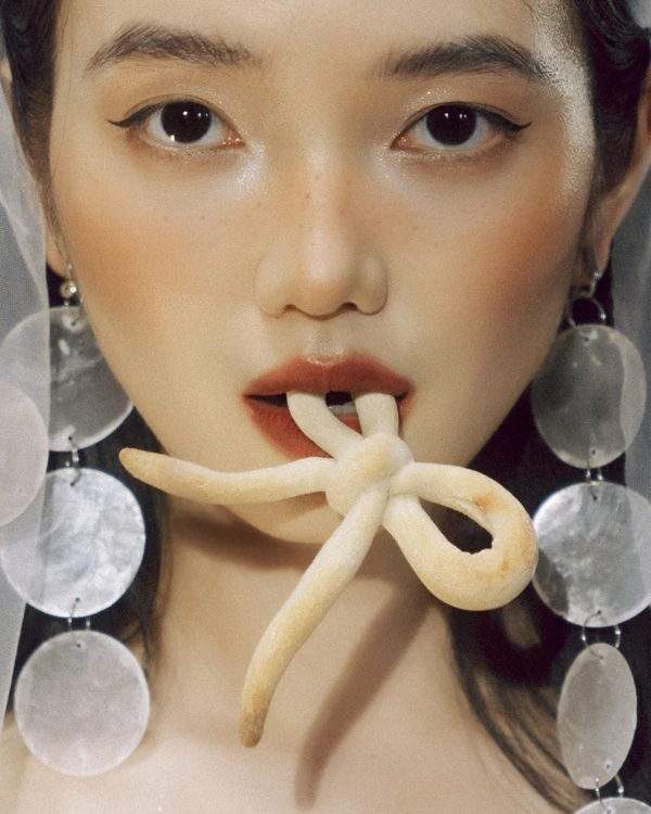 40 Fashionable Food-Infused Wedding Photography Ideas That Serve Style — photo 2