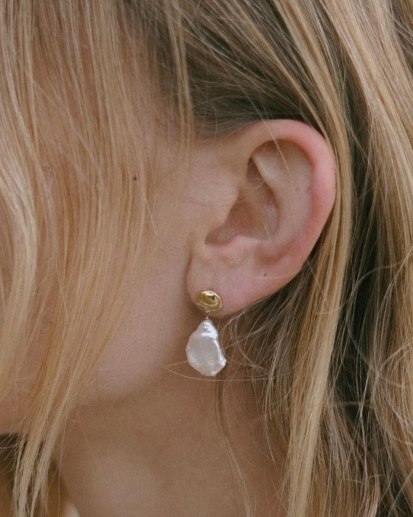 35 Ocean-Inspired Accessories to Complete Your Beach Bridal Look