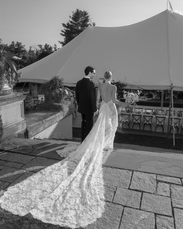 A Colorful & Relaxed Vintage Celebration in The Berkshires