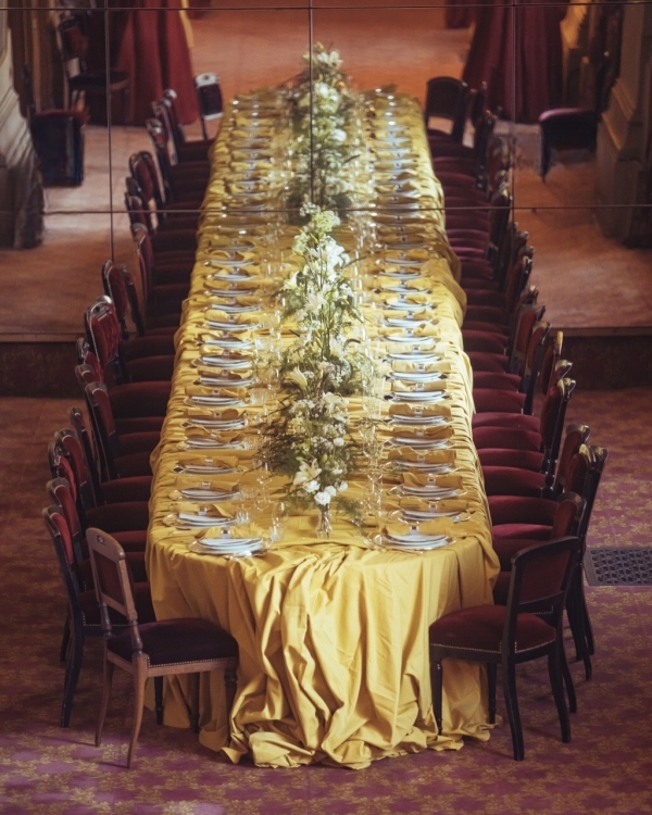 Trend: Colorful Tablecloths