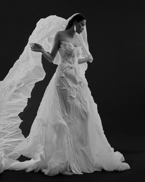 10 Ways to Style One Wedding Dress from Ceremony to Reception