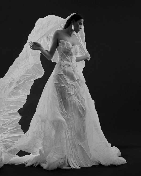 10 Ways to Style-Up Your Wedding Dress from Ceremony to Reception — photo 2