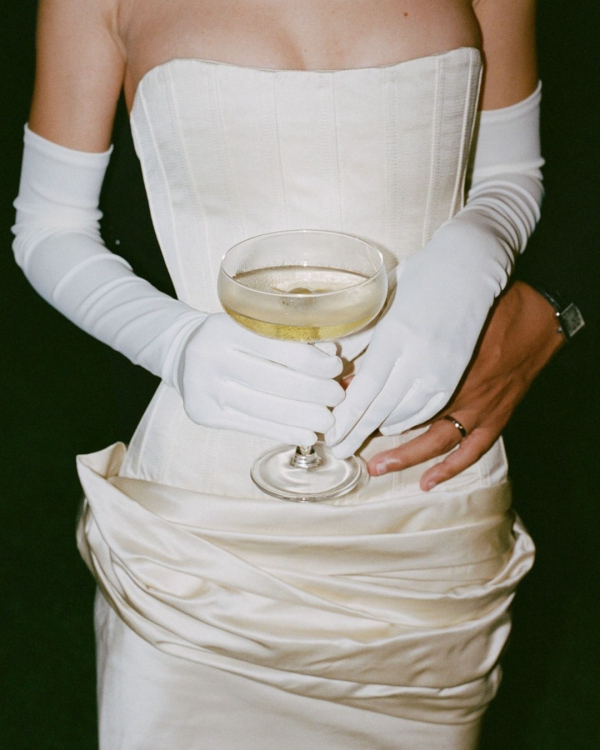 40 Fashionable Food-Infused Wedding Photography Ideas That Serve Style