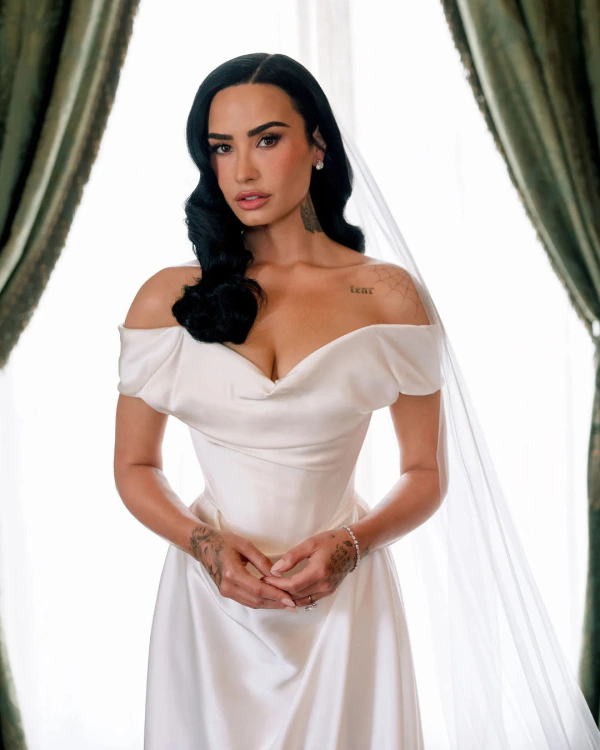 Demi Lovato Said ‘I Do’ in Vivienne Westwood — Here’s Your First Glimpse — photo 1