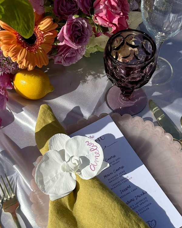 40 Creative Decor Ideas for a Tropical Wedding