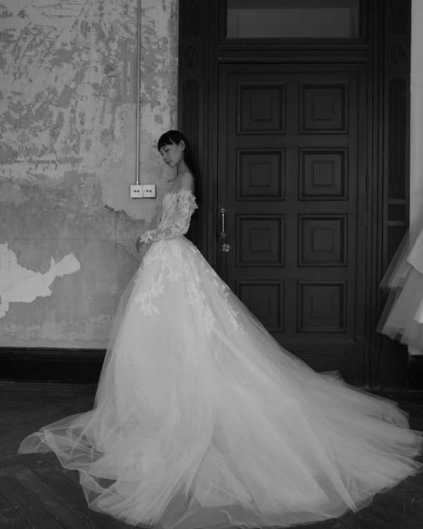 10 Ways to Style One Wedding Dress from Ceremony to Reception