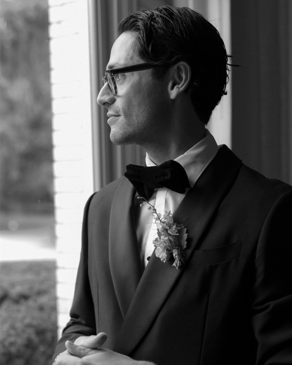 A Colorful & Relaxed Vintage Celebration in The Berkshires