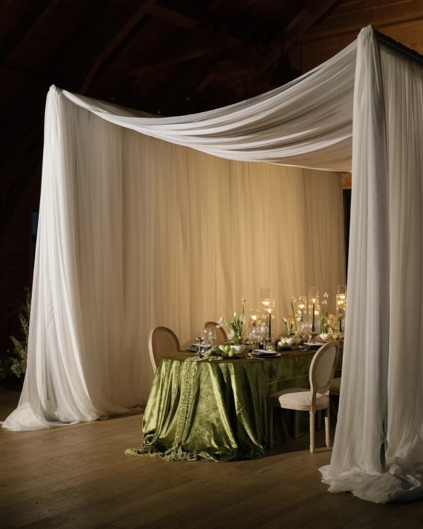 Trend: Colorful Tablecloths