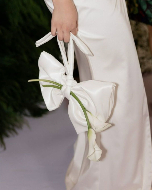 Trend: Clutch Bouquets