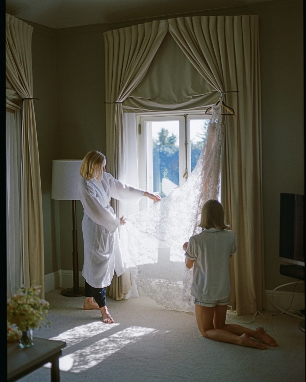 A Colorful & Relaxed Vintage Celebration in The Berkshires