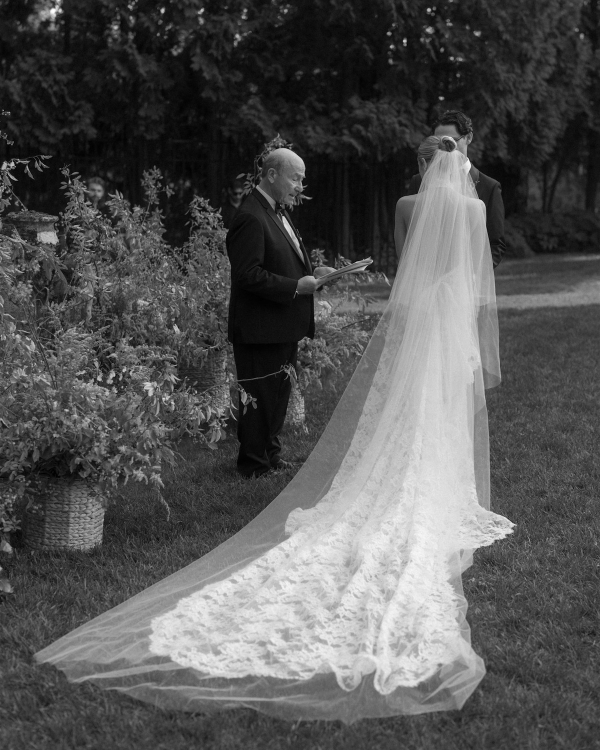 A Colorful & Relaxed Vintage Celebration in The Berkshires