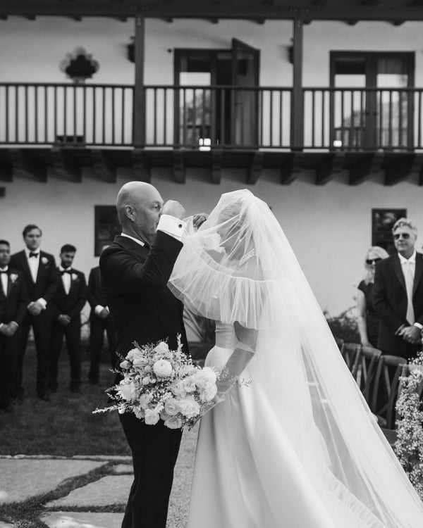10 Must-Have Ceremony Photos According to Top Photographers