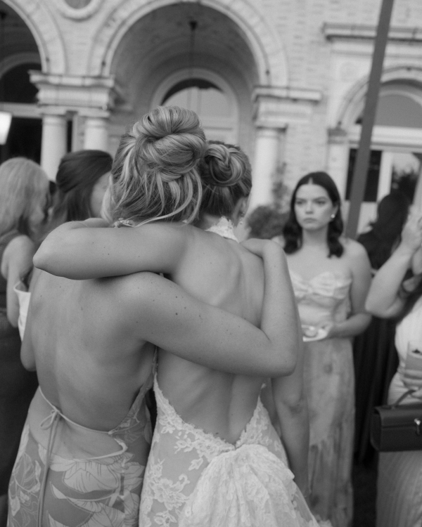 A Colorful & Relaxed Vintage Celebration in The Berkshires