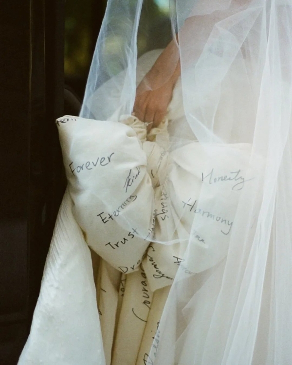 A Couple’s Guide to Wedding Photography Contracts: Image Rights, Timelines & Must-Knows