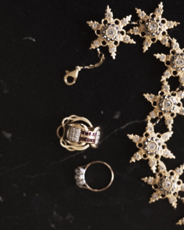 An Artistic Wedding Amongst a Breathtaking Quarry in Mallorca