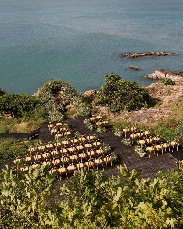 40 Creative Decor Ideas for a Tropical Wedding