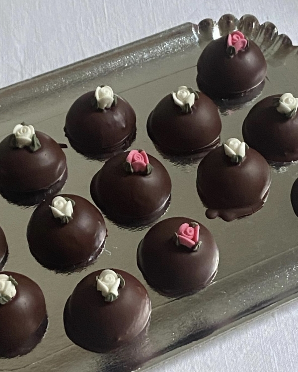 40 Irresistible Chocolate Brown Wedding Cakes and Desserts