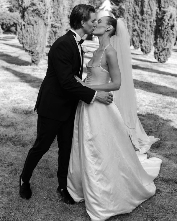 Vintage Romance Meets Parisian Elegance at This French Château Garden Wedding — photo 2