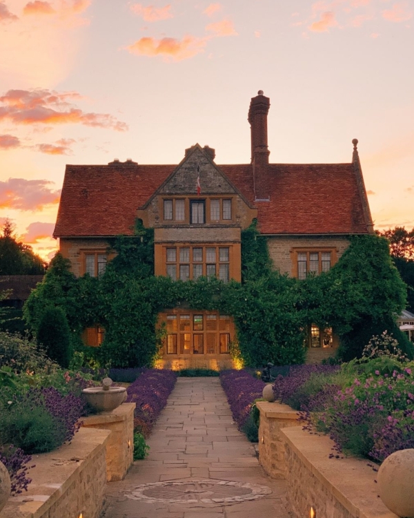 15 Awe-Inspiring Garden Wedding Venues Around the World