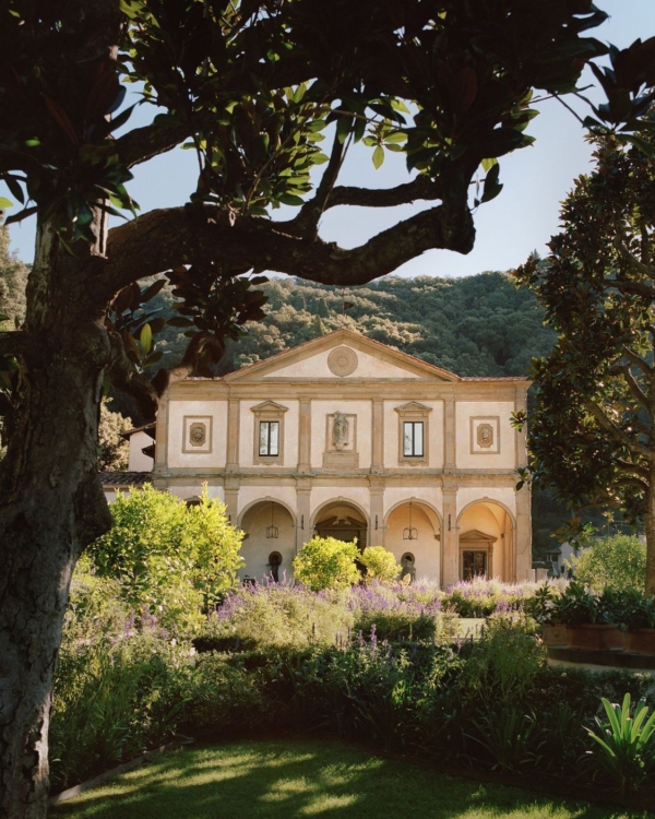 15 Awe-Inspiring Garden Wedding Venues Around the World