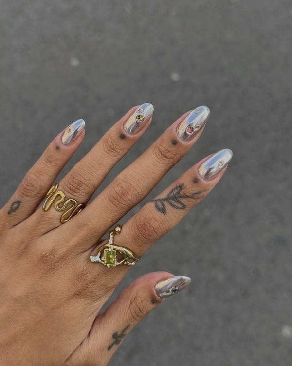 30 Nail Designs to Try This Holiday Season