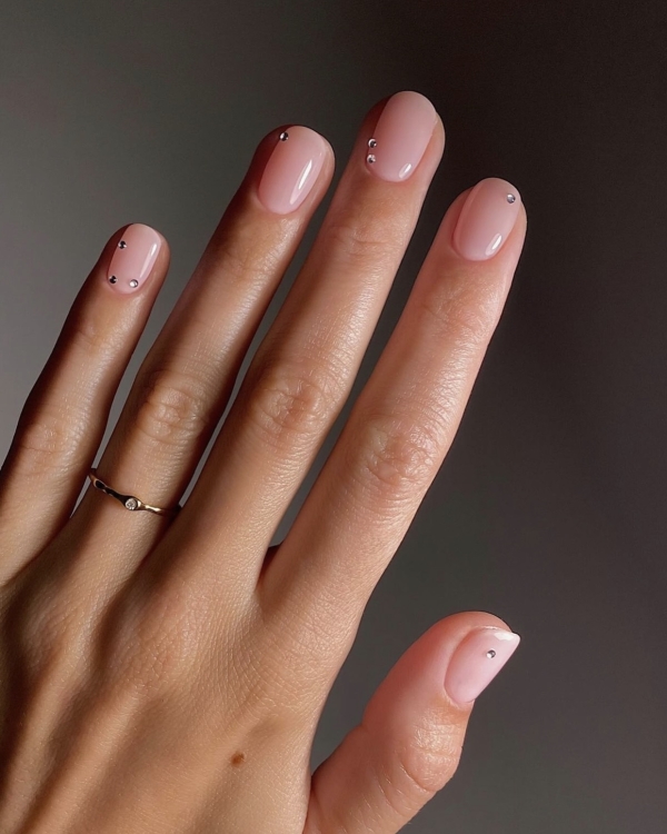 30 Nail Designs to Try This Holiday Season