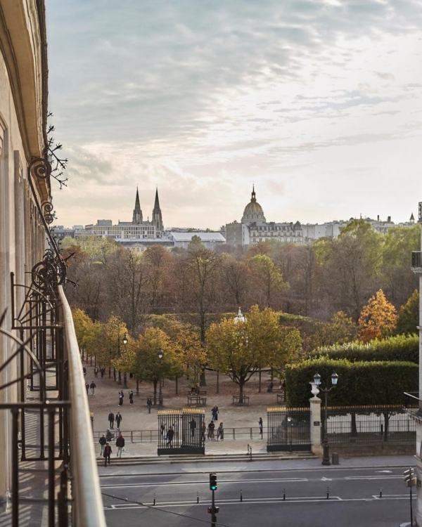 10 Romantic New Hotels in Paris View