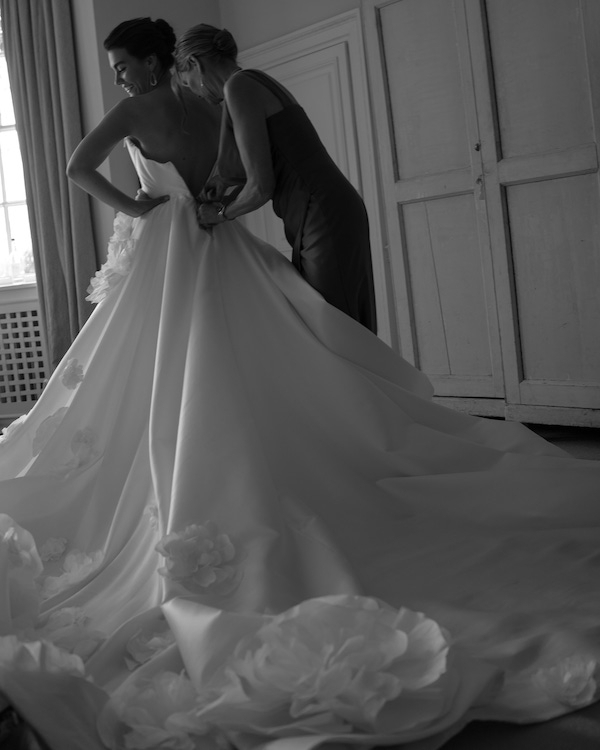 A Colorful Wedding Amongst the Costwolds Countryside