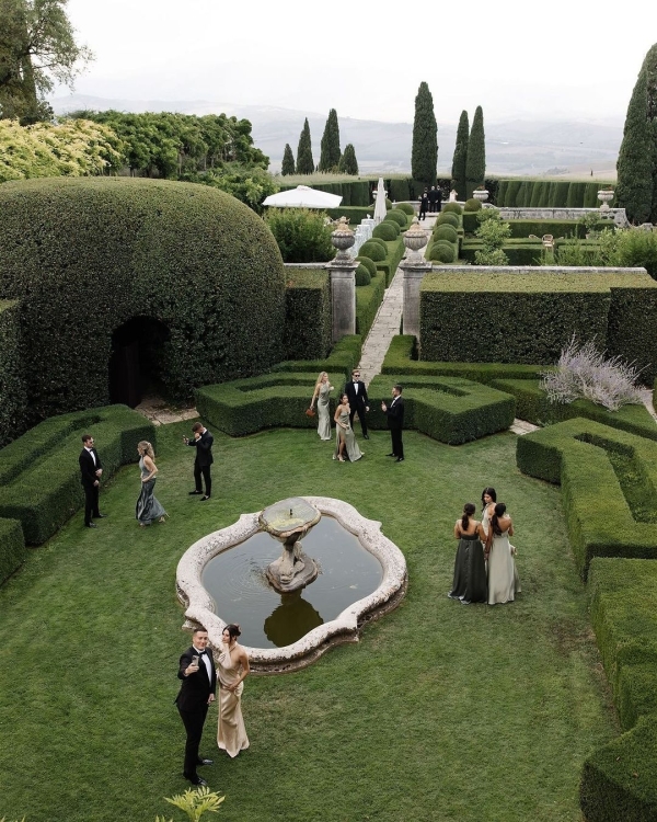 15 Awe-Inspiring Garden Wedding Venues Around the World