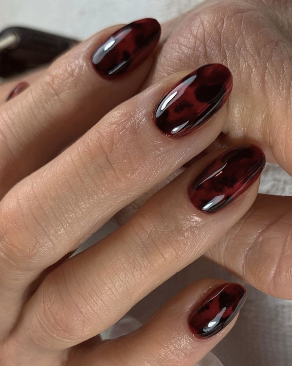 30 Nail Designs to Try This Holiday Season