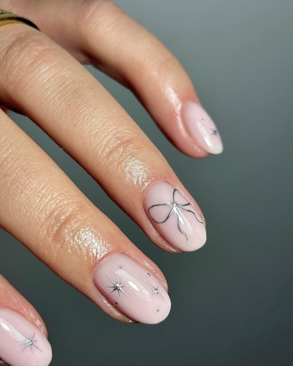 30 Nail Designs to Try This Holiday Season
