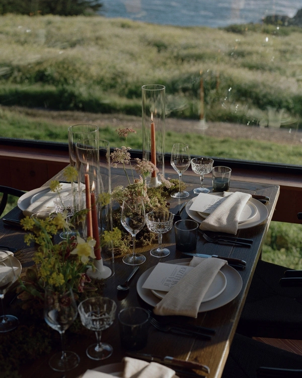 An Elegant Wildflower Wedding with Majestic Ocean Views — photo 2