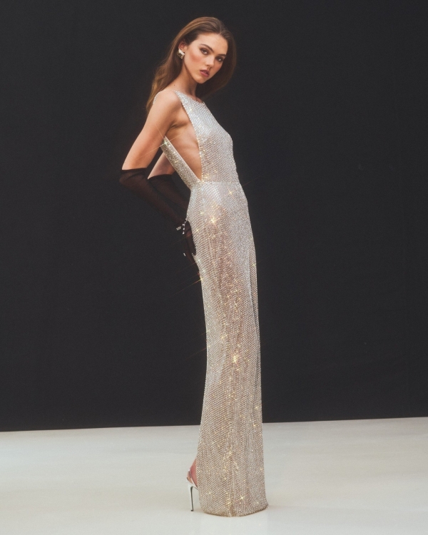 40 Standout Christmas Party Outfits for 2024 | Trendy Xmas Party Looks for Women