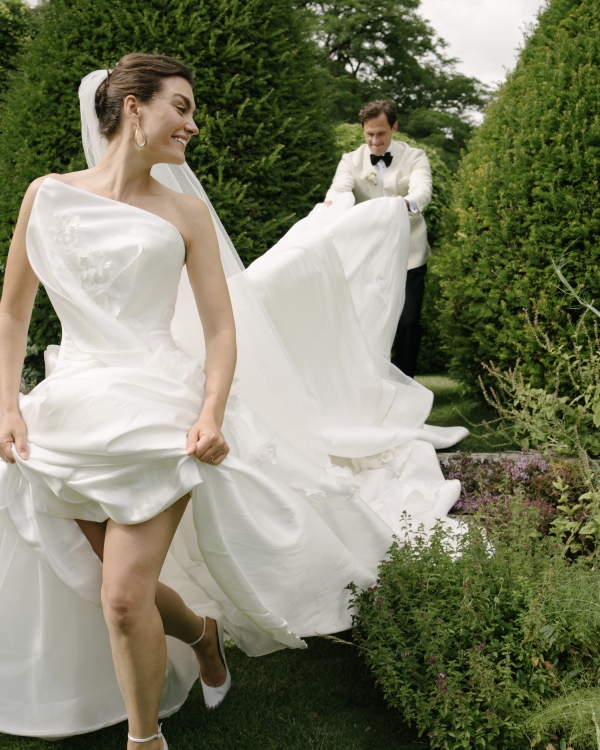 A Colorful Wedding Amongst the Costwolds Countryside