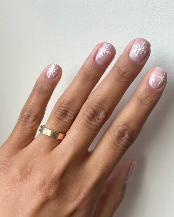 30 Nail Designs to Try This Holiday Season