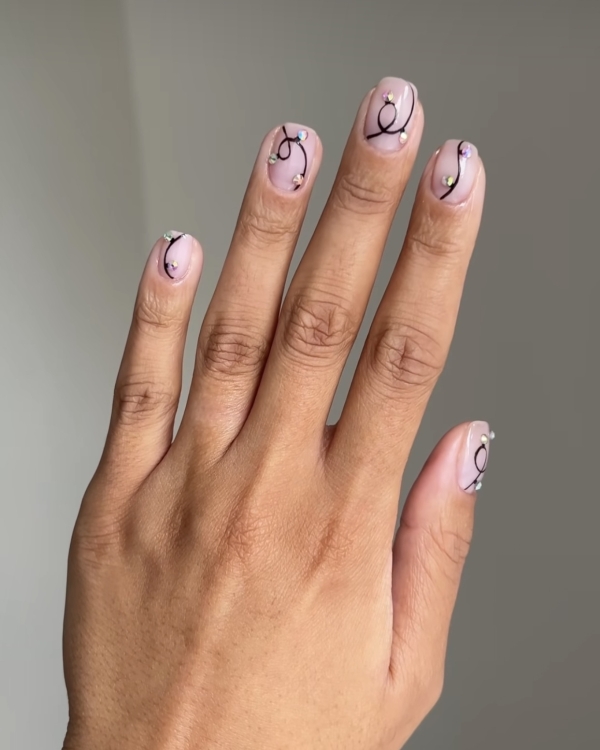 30 Nail Designs to Try This Holiday Season